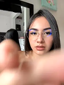 Snapshot of IslaCole chatting on 10, 11, 2025 IslaCole online show from 10, 11, 2025