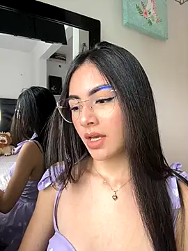 Snapshot of IslaCole chatting on 13, 11, 2025 IslaCole online show from 13, 11, 2025