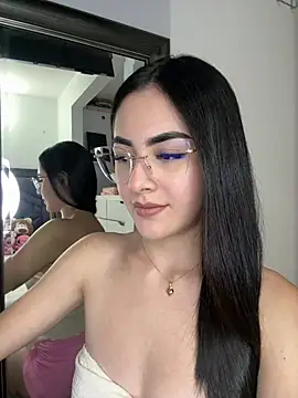 IslaCole online show from 3, 2, 2026