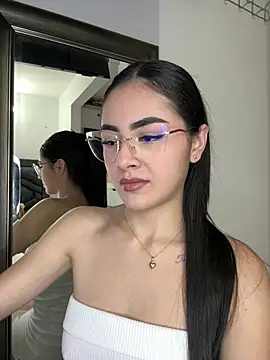 IslaCole online show from 7, 2, 2026