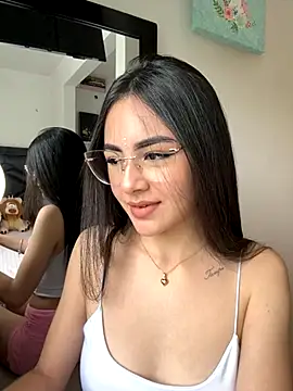 Snapshot of IslaCole chatting on 27, 10, 2025 IslaCole online show from 27, 10, 2025