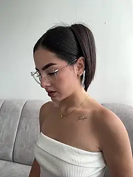 Snapshot of IslaCole chatting on 7, 5, 2026 IslaCole online show from 7, 5, 2026