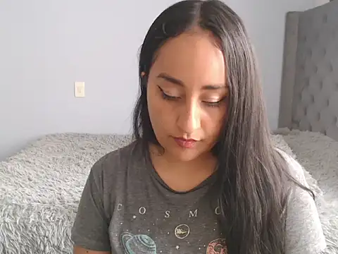 cute8smile online show from 5, 11, 2025