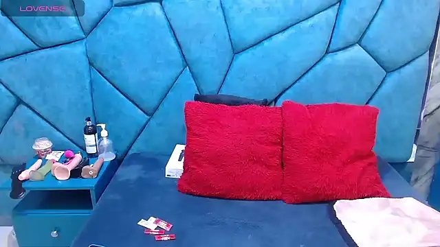 Snapshot of JulietaDiamond chatting on 9, 5, 2026 JulietaDiamond online show from 9, 5, 2026