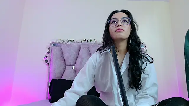 Iris mandarinne online show from 29, 11, 2025