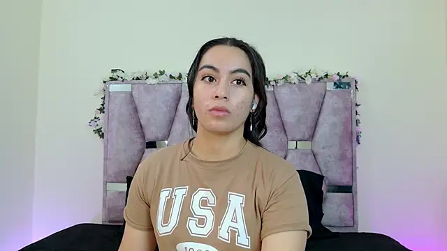 Iris mandarinne online show from 4, 11, 2025