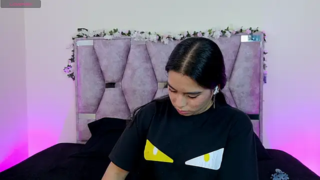 Iris mandarinne online show from 31, 10, 2025