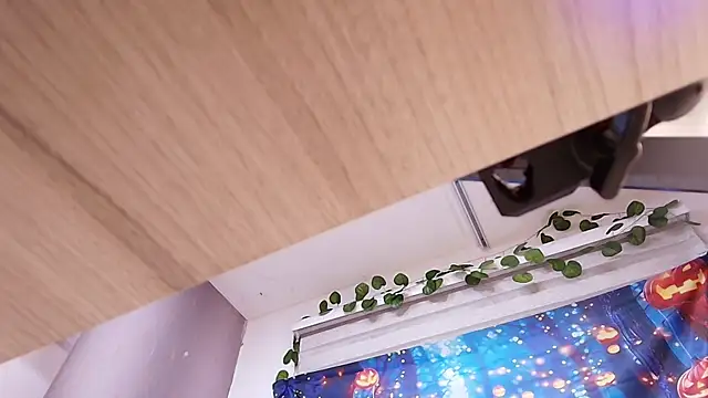 ellisrossi online show from 24, 10, 2025