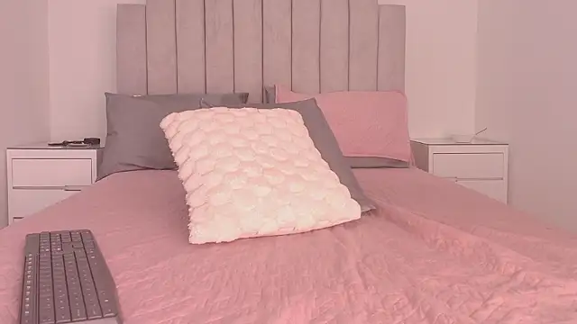 ellisrossi online show from 3, 3, 2026