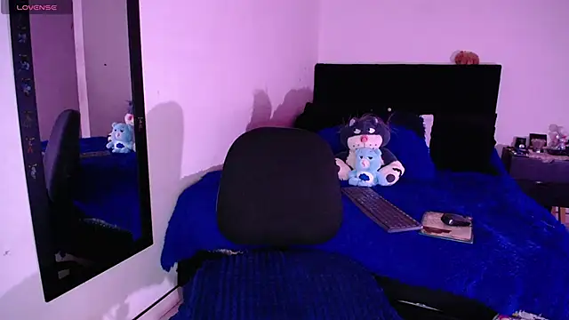 SharonSalazar online show from 24, 10, 2025