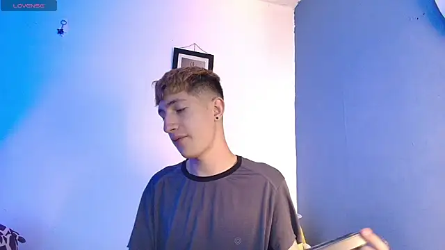 Snapshot of Erick_Taylor3 chatting on 23, 5, 2026 Erick Taylor3 online show from 23, 5, 2026
