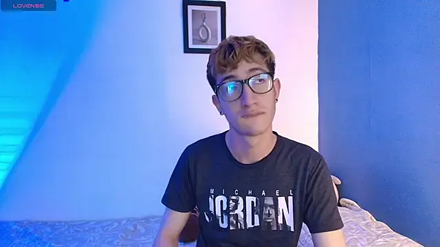 Snapshot of Erick_Taylor3 chatting on 6, 6, 2026 Erick Taylor3 online show from 6, 6, 2026