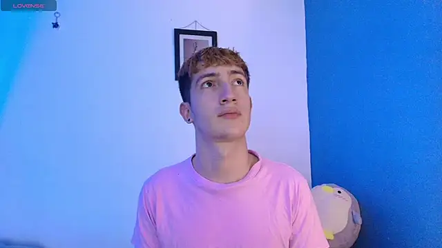 Snapshot of Erick_Taylor3 chatting on 4, 6, 2026 Erick Taylor3 online show from 4, 6, 2026