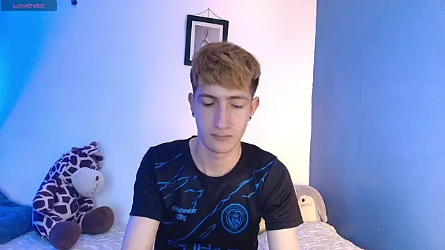 Snapshot of Erick_Taylor3 chatting on 25, 5, 2026 Erick Taylor3 online show from 25, 5, 2026