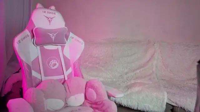 Snapshot of LumiCeleste chatting on 27, 10, 2025 LumiCeleste online show from 27, 10, 2025