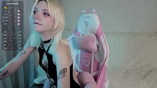 Snapshot of LumiCeleste chatting on 29, 10, 2025 LumiCeleste online show from 29, 10, 2025