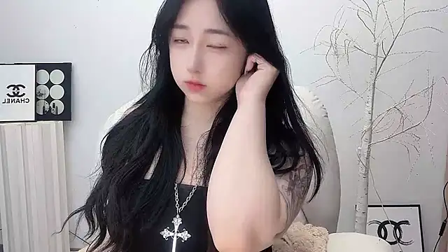 Love-hanzaizai718 online show from 17, 11, 2025