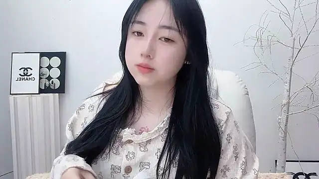 Love-hanzaizai718 online show from 18, 11, 2025