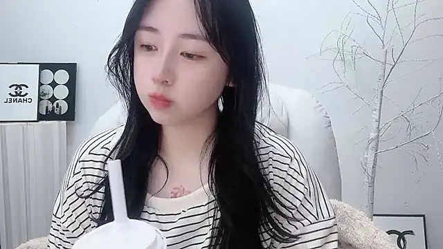 Love-hanzaizai718 online show from 15, 11, 2025