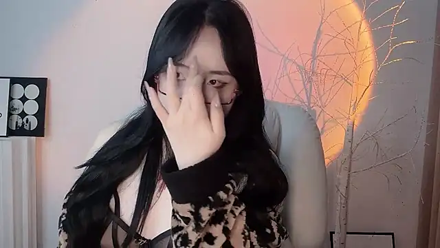 Love-hanzaizai718 online show from 13, 11, 2025