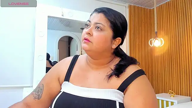 Hanna curvy  online show from 5, 11, 2025