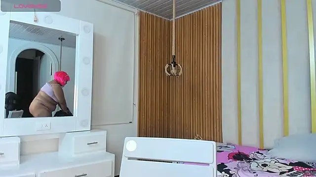 Hanna curvy  online show from 25, 10, 2025