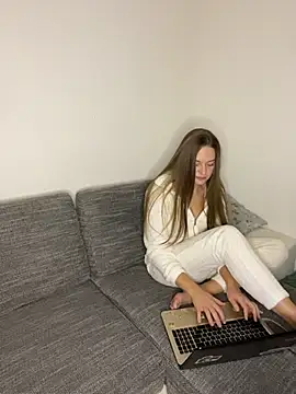 EllaMoonlight online show from 21, 11, 2025