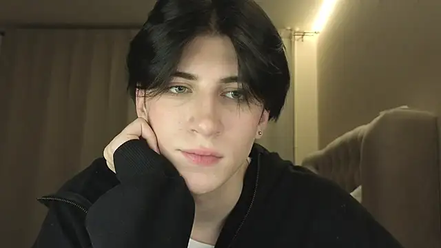 Oliver star boy  online show from 15, 3, 2026