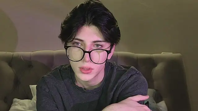 Oliver star boy  online show from 12, 2, 2026