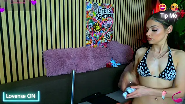 Snapshot of MirunaHaze chatting on 22, 5, 2026 MirunaHaze online show from 22, 5, 2026