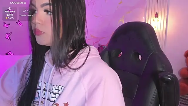 amber white15 online show from 14, 4, 2026