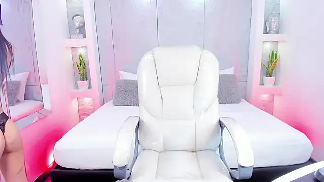 AmyColman  online show from 12, 11, 2025