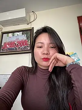 Bee Yellow00 online show from 12, 3, 2026