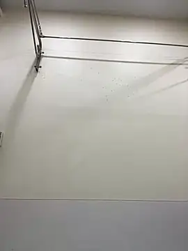 Bee Yellow00 online show from 7, 11, 2025