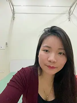 Bee Yellow00 online show from 25, 2, 2026