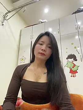 Bee Yellow00 online show from 14, 1, 2026