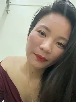 Bee Yellow00 online show from 8, 11, 2025