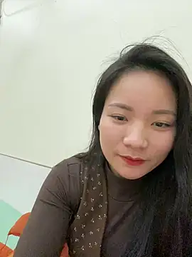 Bee Yellow00 online show from 13, 2, 2026