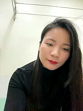 Bee Yellow00 online show from 5, 12, 2025