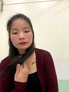 Bee Yellow00 online show from 24, 10, 2025