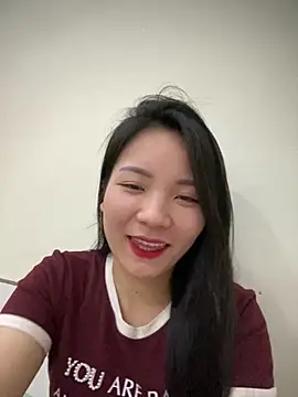 Bee Yellow00 online show from 13, 3, 2026