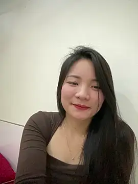 Bee Yellow00 online show from 11, 3, 2026