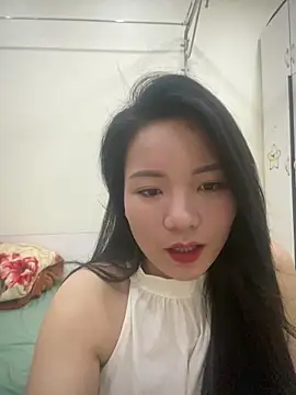 Bee Yellow00 online show from 24, 4, 2026
