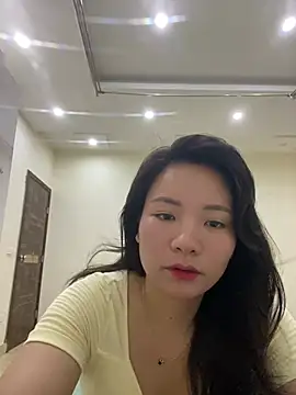 Snapshot of Bee_Yellow00 chatting on 19, 7, 2026 Bee Yellow00 online show from 19, 7, 2026