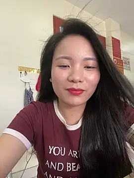 Snapshot of Bee_Yellow00 chatting on 4, 7, 2026 Bee Yellow00 online show from 4, 7, 2026