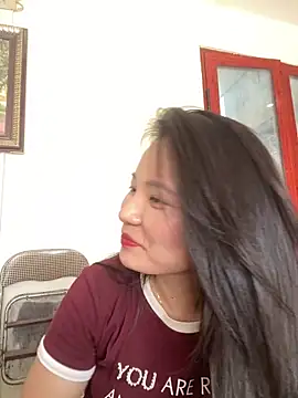 Bee Yellow00 online show from 26, 5, 2026