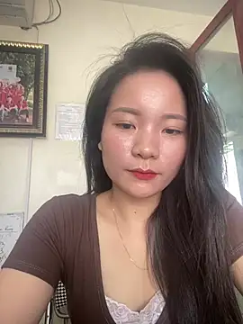 Bee Yellow00 online show from 23, 4, 2026