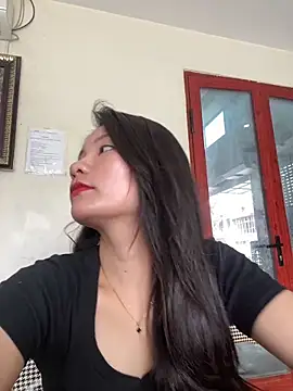 Snapshot of Bee_Yellow00 chatting on 5, 6, 2026 Bee Yellow00 online show from 5, 6, 2026