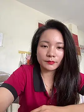 Snapshot of Bee_Yellow00 chatting on 18, 6, 2026 Bee Yellow00 online show from 18, 6, 2026