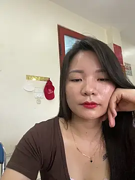 Snapshot of Bee_Yellow00 chatting on 1, 7, 2026 Bee Yellow00 online show from 1, 7, 2026